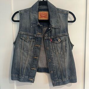Levi's Cropped Denim Vest